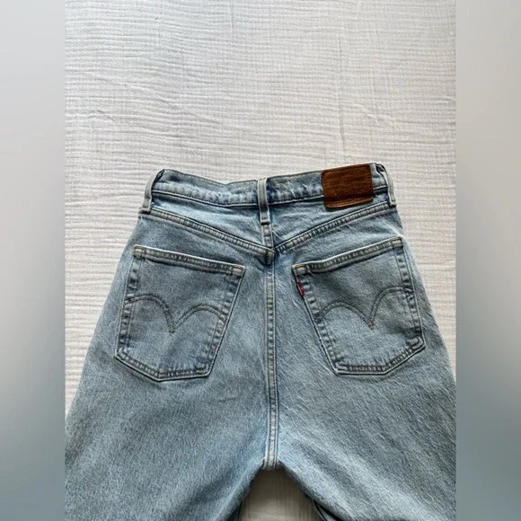 Levi’s Ribcage Straight Jeans - Picture 4 of 6